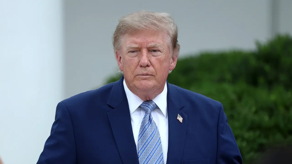 Trump exhorte les entreprises canadiennes à s'installer immédiatement aux États-Unis et déclare : « Je ne veux rien de canadien »