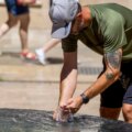 La chaleur continue sans répit : l'AEMET confirme que les thermomètres ne descendront pas en dessous de 25 degrés en Méditerranée et aux Canaries ce mercredi