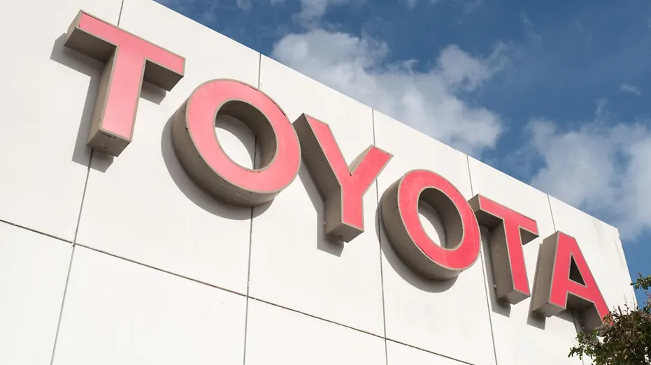 Le logo Toyota sur un bâtiment