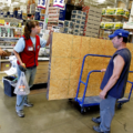 Le PDG de Lowe's affirme que les métiers spécialisés peuvent offrir des carrières à six chiffres sans diplôme de 4 ans