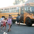La pénurie de chauffeurs d'autobus scolaires persiste alors que les districts augmentent les salaires pour rivaliser pour les travailleurs