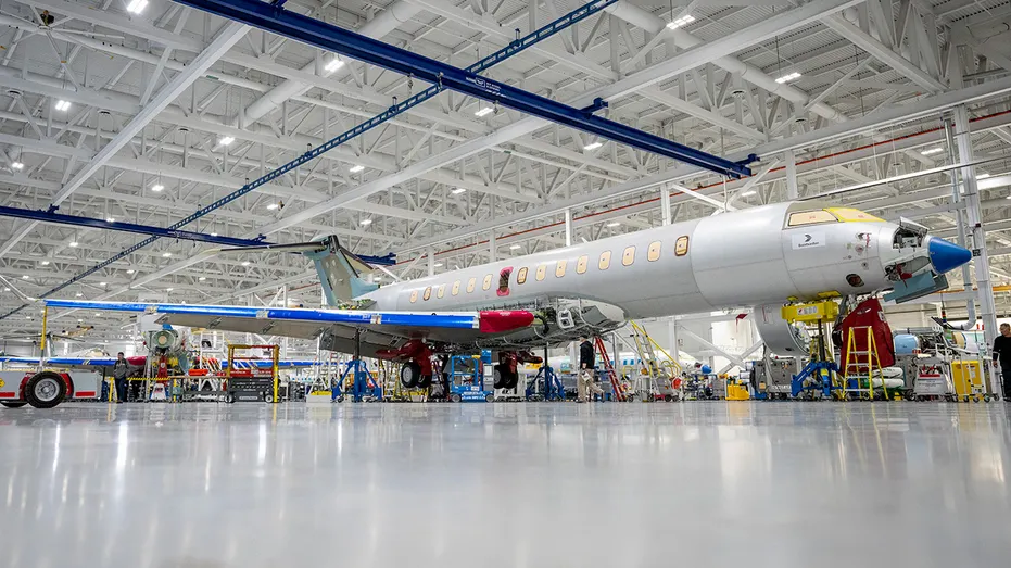 Avion Bombardier en cours d'assemblage