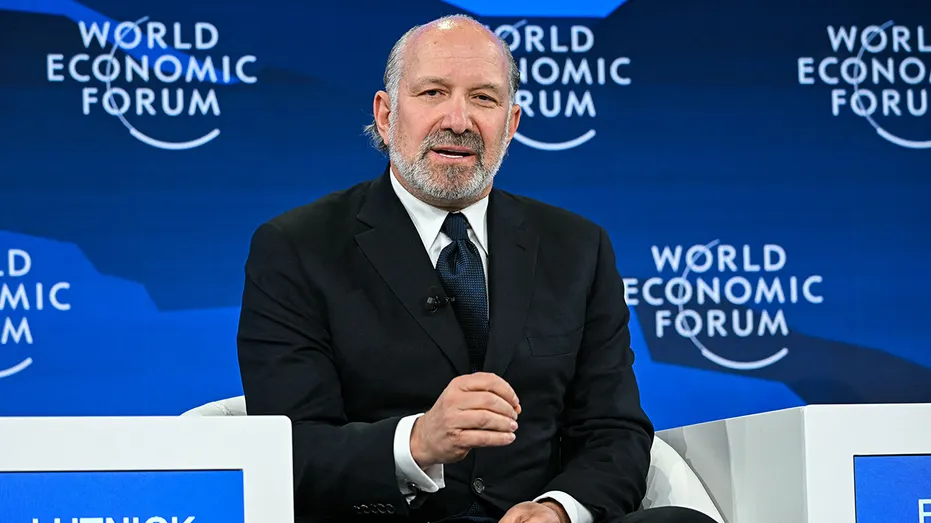 Howard Lutnick s'exprime sur la scène du Forum économique mondial