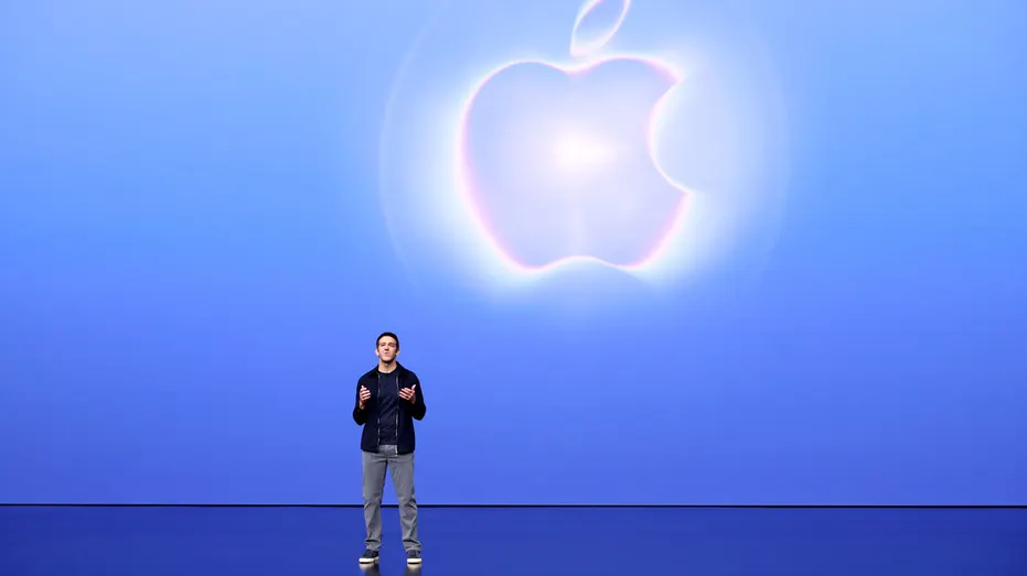 John Ternus, PDG d'Apple, lors de l'événement de lancement de 2026.