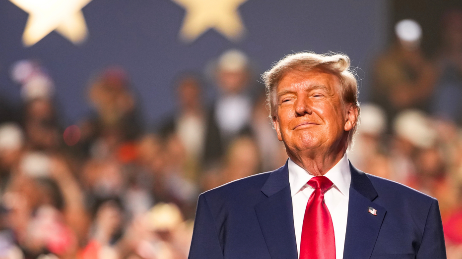 Le président américain Donald Trump apparaît sur scène le deuxième jour de la Convention nationale républicaine de 2026 à Dallas, au Texas.
