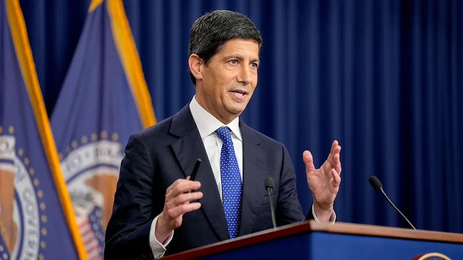 Le président de la Fed, Kevin Warsh, s'exprime lors d'une conférence de presse