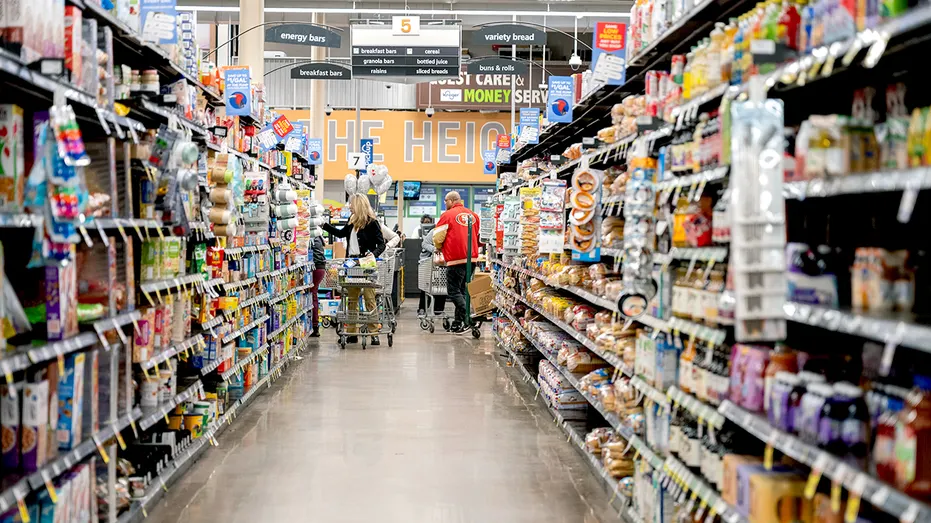 Clients dans un magasin Kroger.