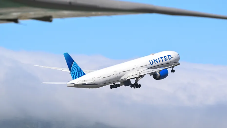 Un avion d'United Airlines décolle à