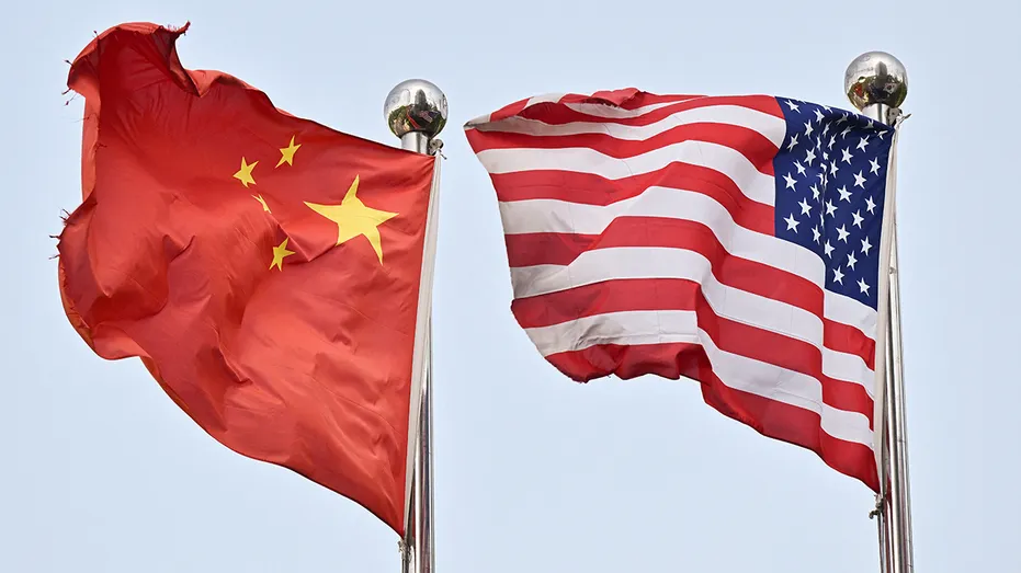Ondulation des drapeaux chinois et américains