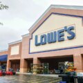 Lowe's s'associe à DoorDash et Alphabet's Wing Aviation pour un service de livraison par drone