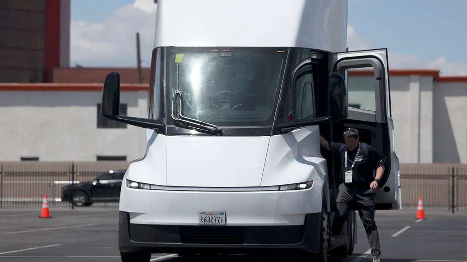 Un Tesla Semi lors d'une expo