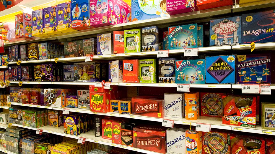 Jeux de société dans un magasin de jouets