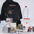 Il s'agit du kit d'urgence de base que la Catalogne recommande d'avoir chez soi pour passer quelques jours sans électricité, sans eau ni gaz, en cas d'évacuation.