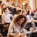 Madrid propose 2 557 postes d'emploi public : quels postes sont inclus et comment suivre les appels