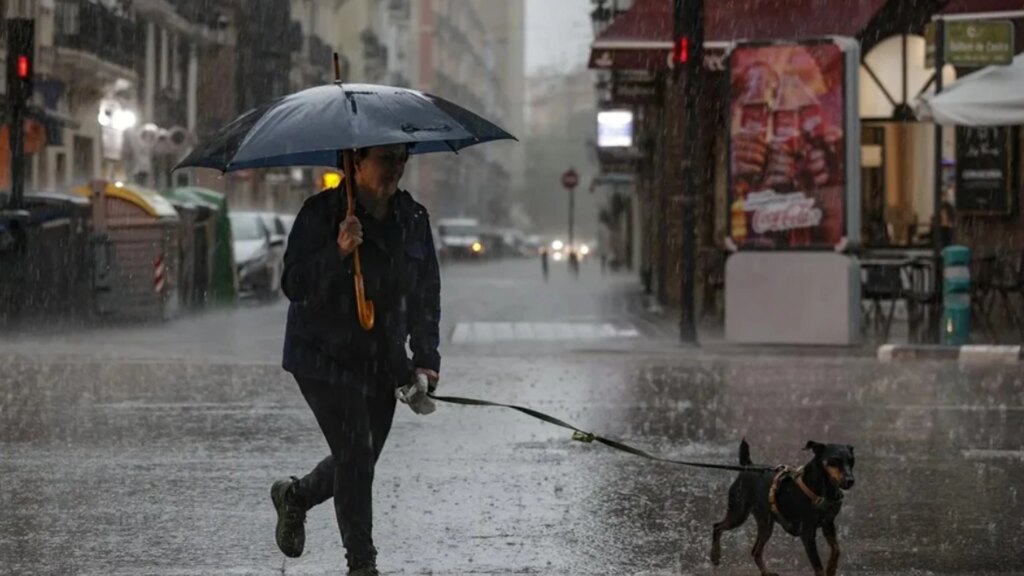 Pluies torrentielles en Catalogne, en direct : dernière minute des zones d'alerte, cours et routes suspendus