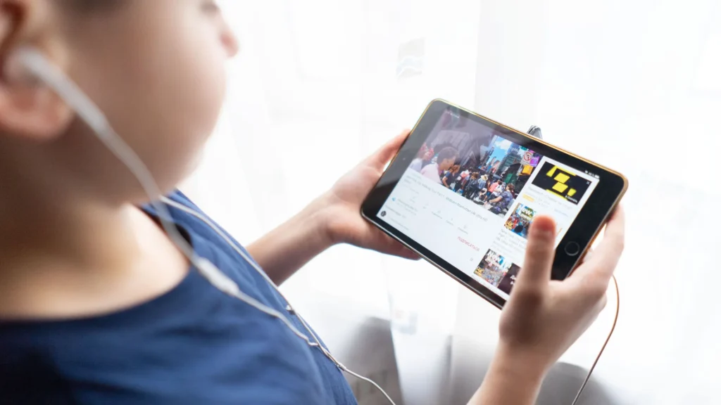 Un garçon de 9 ans dépense plus de 100 000 euros avec la carte d'entreprise de son père pour avoir plus de vues sur YouTube