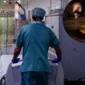 Un gardien reçoit une pension d'invalidité permanente après que l'INSS a rejeté sa demande