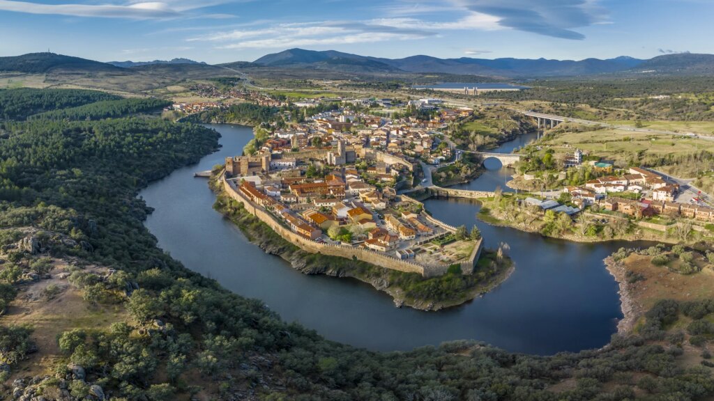 Une foire médiévale unique cachée dans une ville fortifiée de la Sierra de Guadarrama revient à Madrid