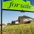 Les baby-boomers sont sur le point de libérer des millions de maisons – mais il y a un piège pour les premiers acheteurs