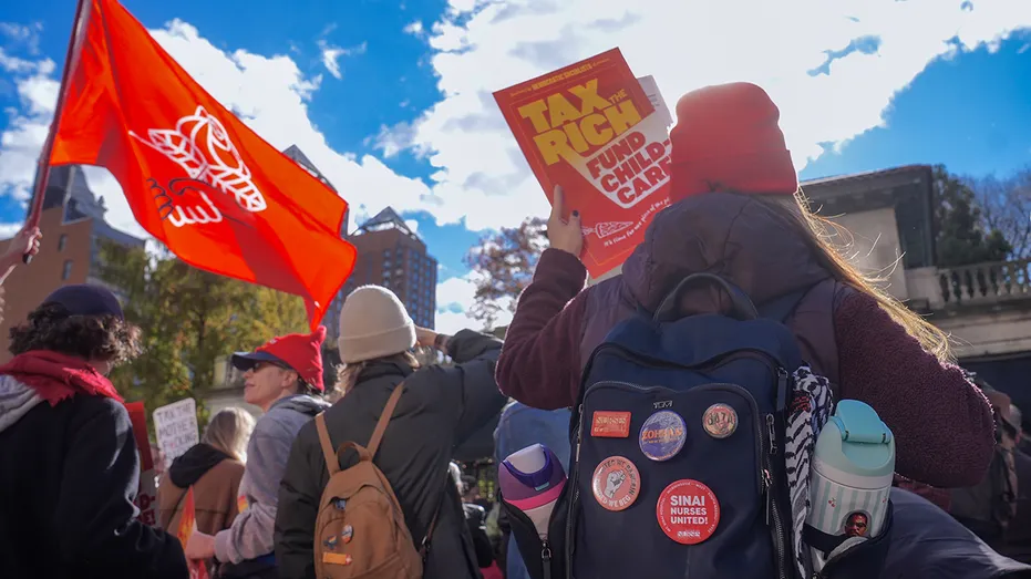 Les Socialistes Démocrates d'Amérique organisent un rassemblement