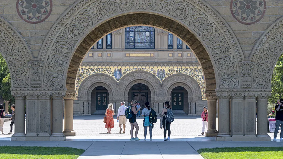 Étudiants sur le campus de l'Université de Stanford
