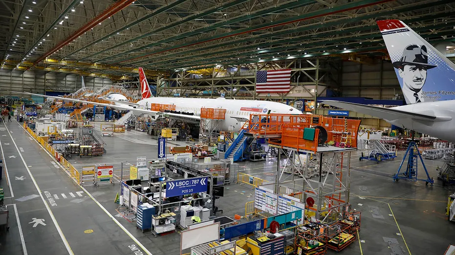 Avions sur la chaîne de montage de Boeing