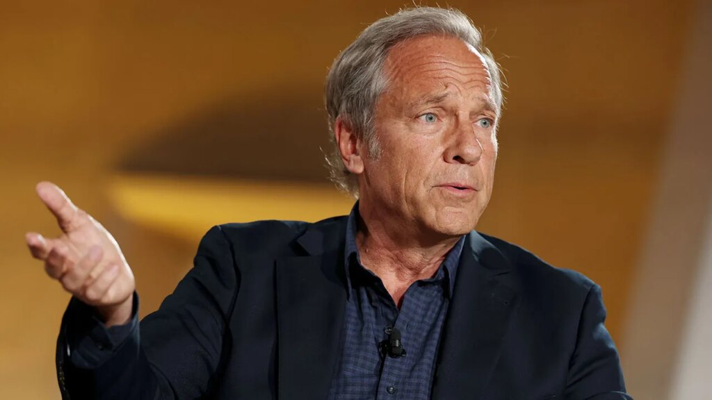 Mike Rowe dit que les PDG « paniquent » à cause des obstacles au recrutement de travailleurs qualifiés