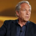 Mike Rowe dit que les PDG « paniquent » à cause des obstacles au recrutement de travailleurs qualifiés