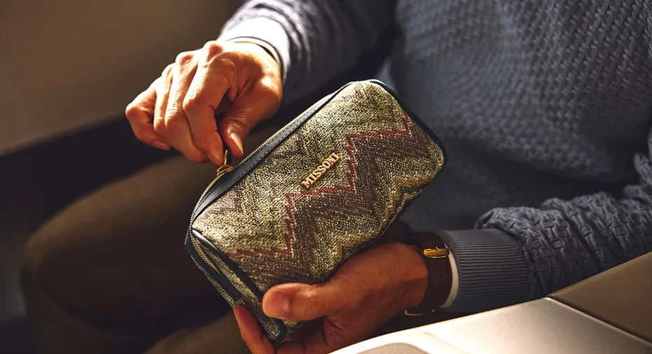 Delta One Man ouvre le kit Missoni Amenity