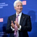 JPMorgan investit 5 milliards de dollars dans des entreprises essentielles à la sécurité nationale américaine