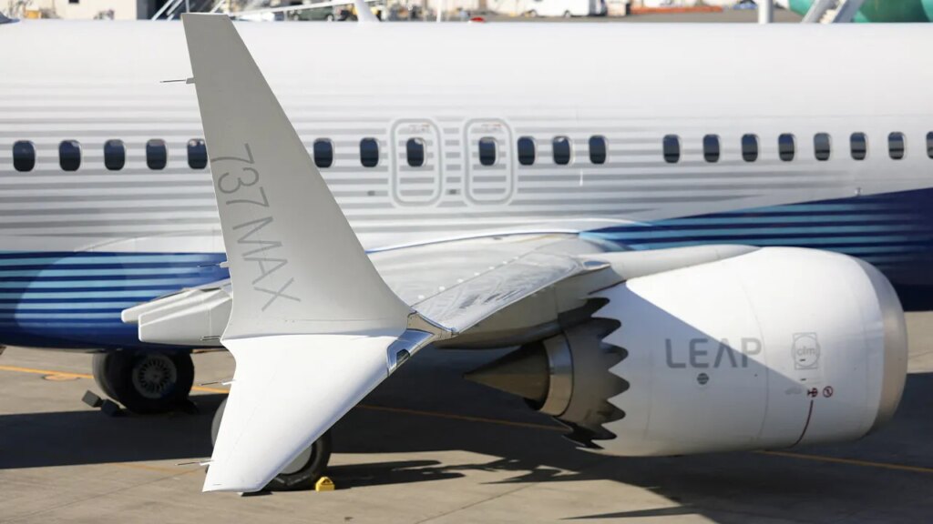 Le plus gros avion 737 MAX de Boeing obtient la certification de la FAA, ouvrant la voie à la livraison des 1 555 avions commandés