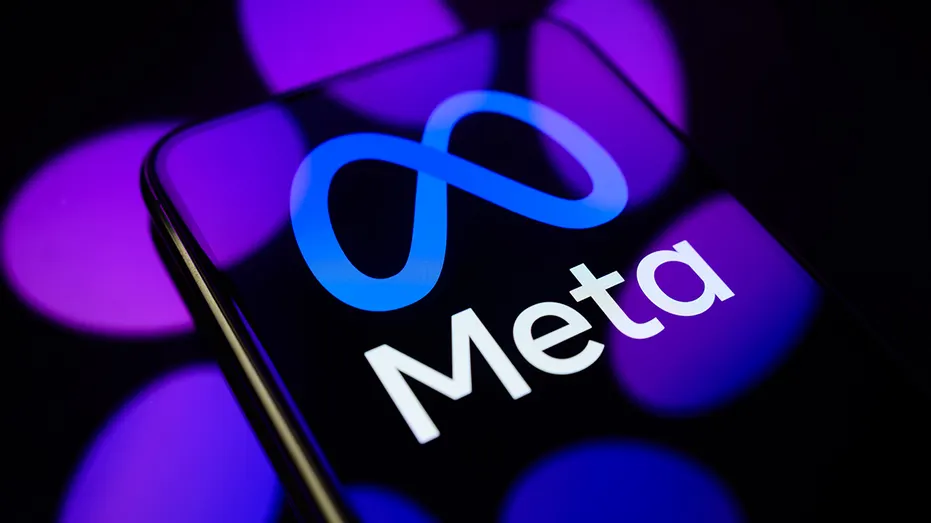 Le logo Meta s'affiche sur l'écran d'un smartphone