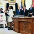 Comment les parents peuvent réclamer le compte Trump de leur enfant, possible contribution initiale de 1 000 $