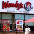 Le groupe dirigé par Nelson Peltz propose d'acheter Wendy's pour 1,4 milliard de dollars