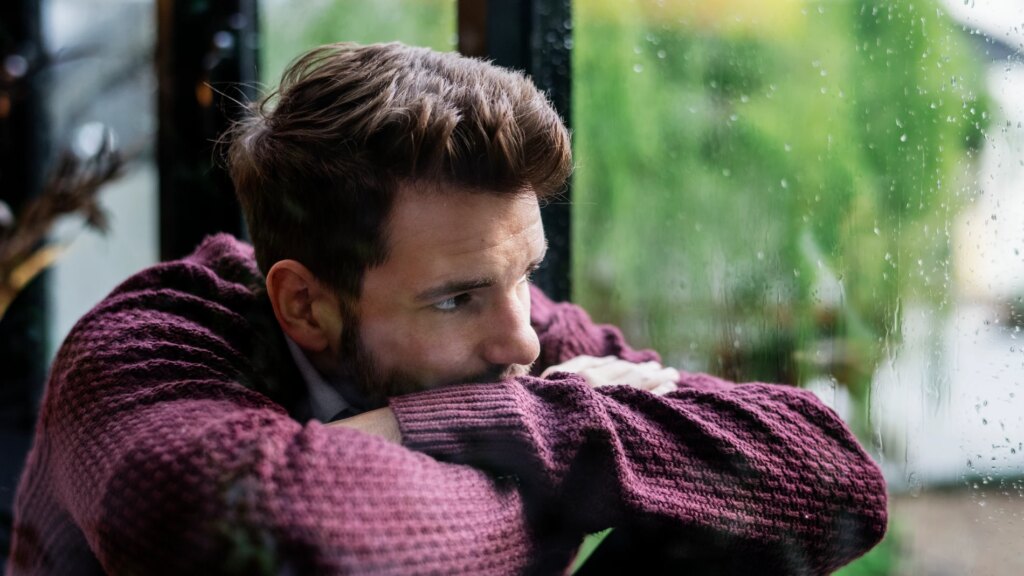 José González, psychologue, analyse la phrase qui provoque le plus de douleur pendant le deuil : « C'est l'un des plus gros mensonges qu'on puisse raconter à une personne en deuil »